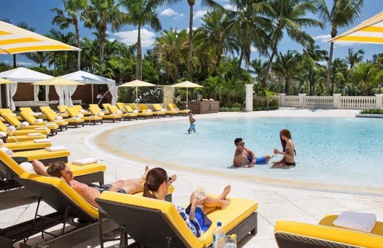 Family pool low 768x498