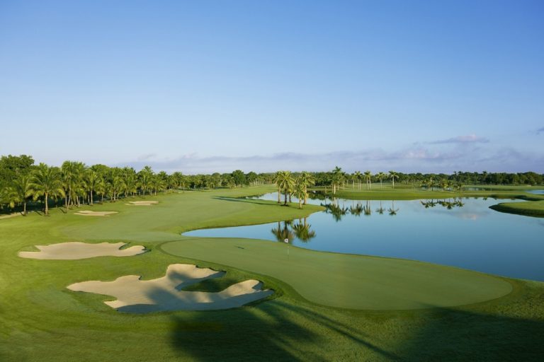 blue monster course hole 18 768x512