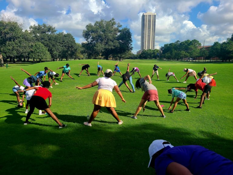 girls golf 768x576